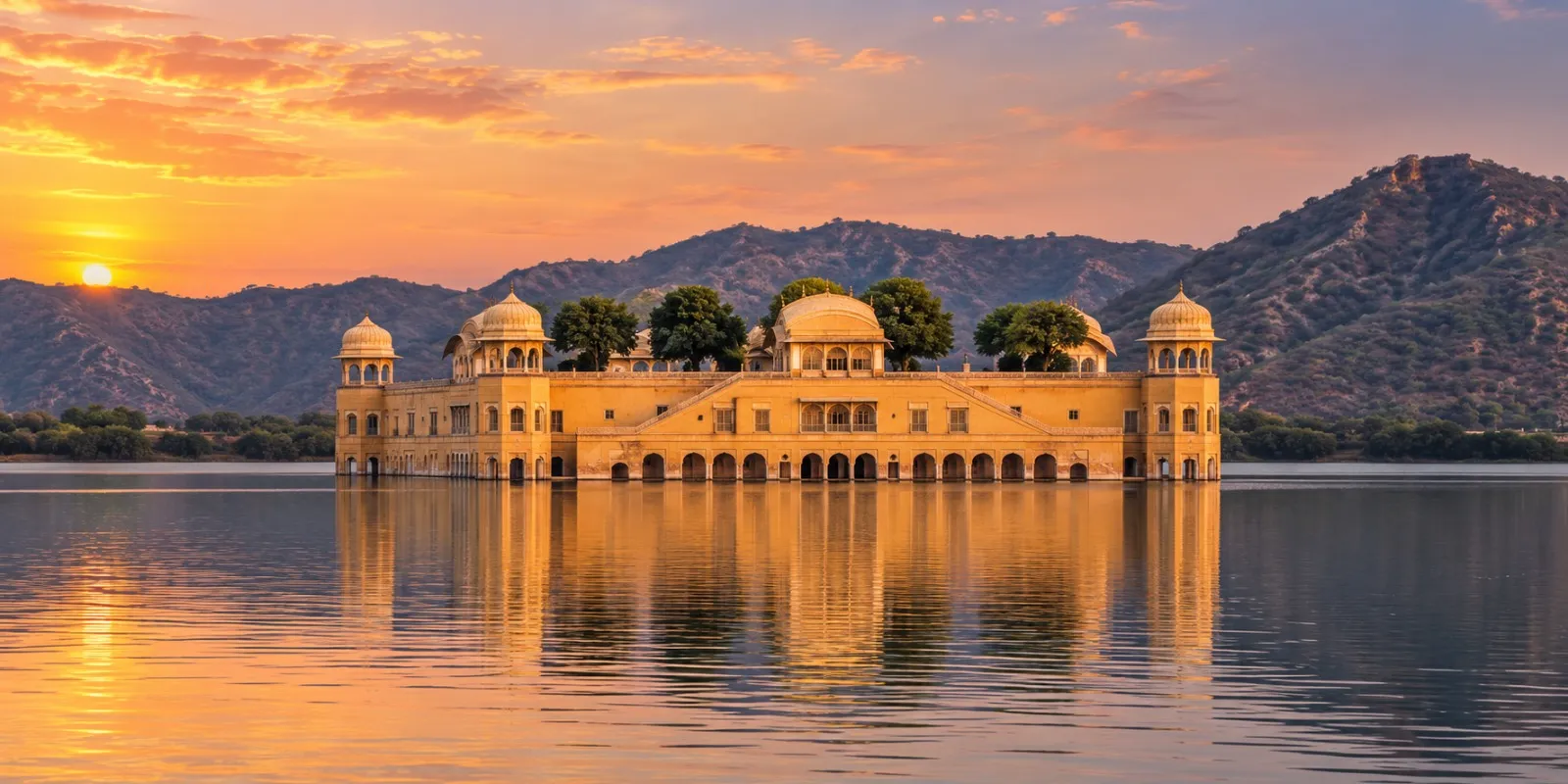 Amber Fort in Jaipur overlookiAmber Fort historical tourist place in Jaipur 2 day tripng Maota Lake.